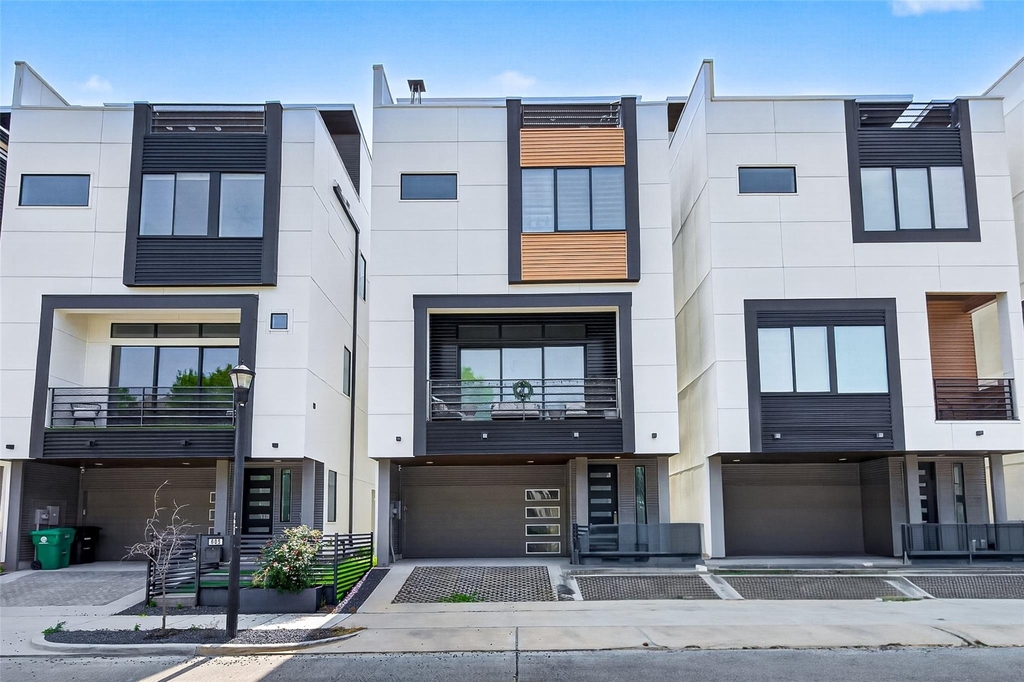 607 Memorial Heights Drive - Photo 1