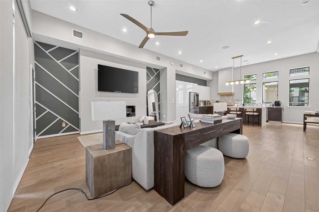 607 Memorial Heights Drive - Photo 8