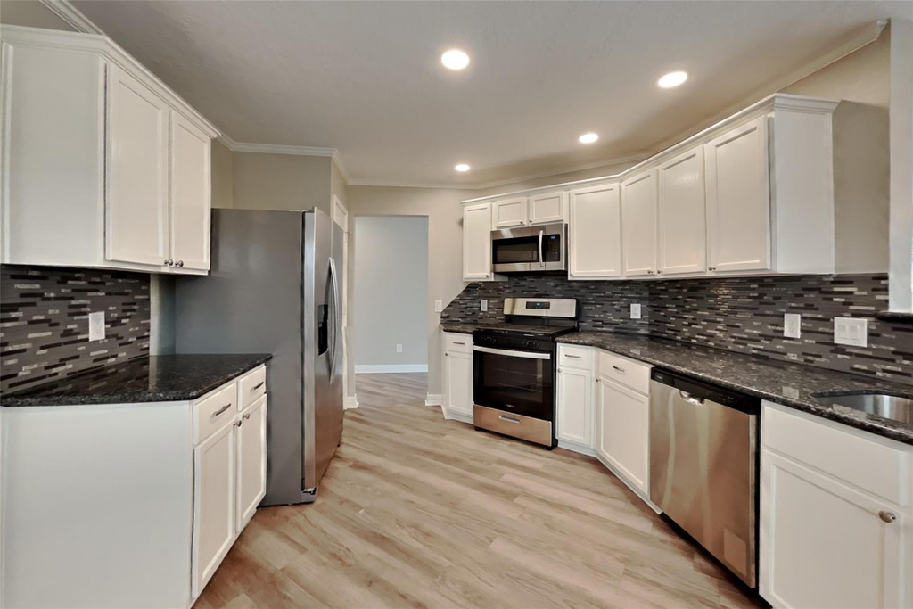19526 Rocky Bank Drive - Photo 2