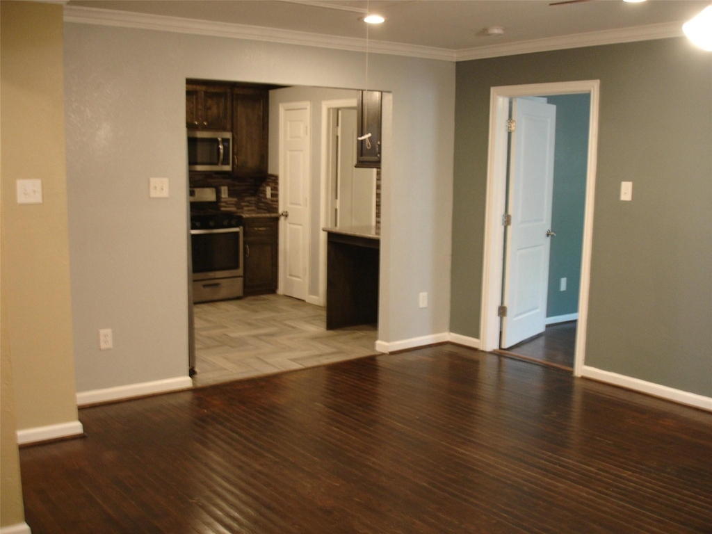 1134 Hahlo Street - Photo 9