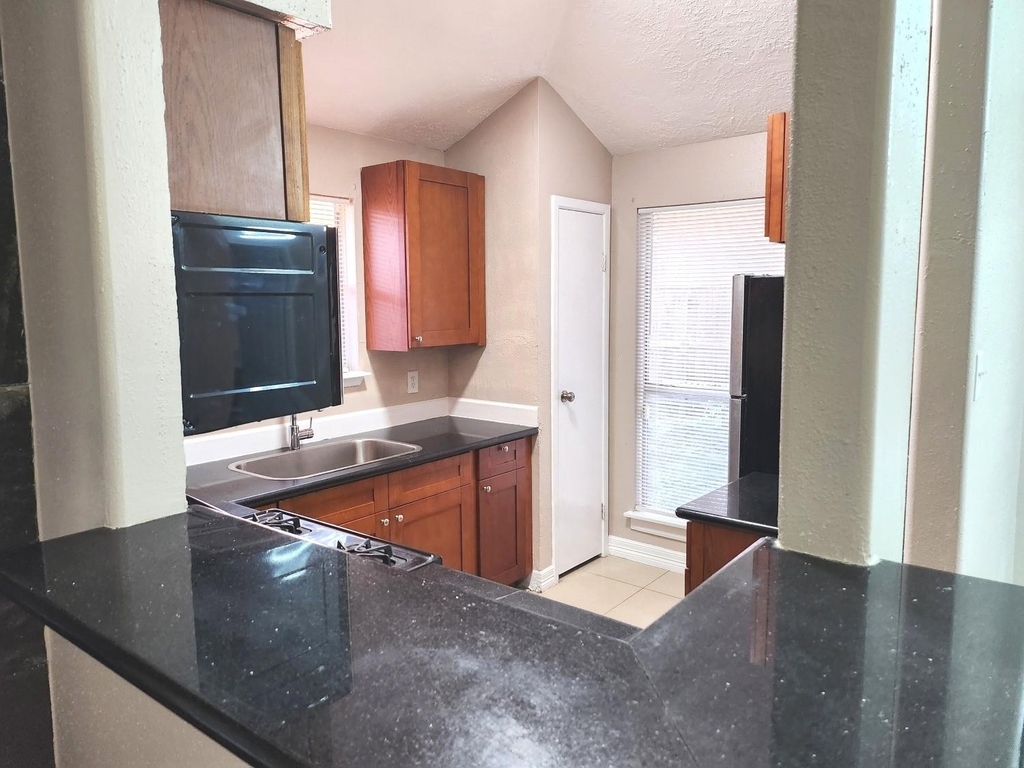 6705 Dinner Creek Court - Photo 5