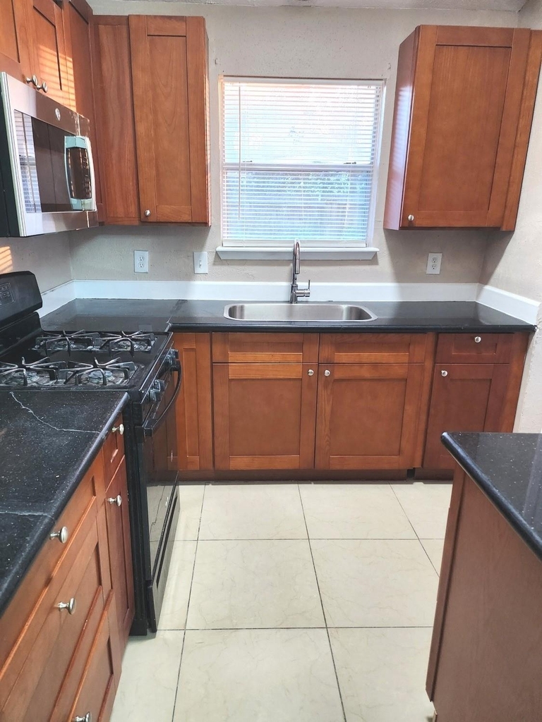 6705 Dinner Creek Court - Photo 3