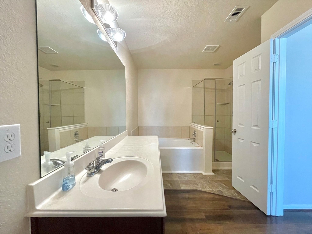 14903 Vinegrove Falls Court - Photo 12