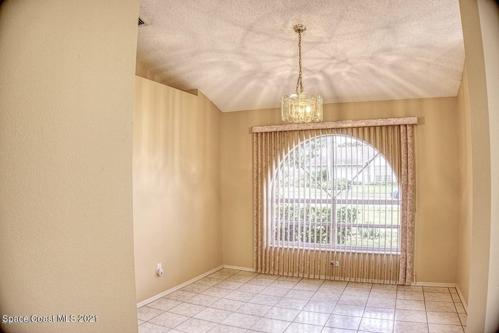 805 Crossbow Drive - Photo 3