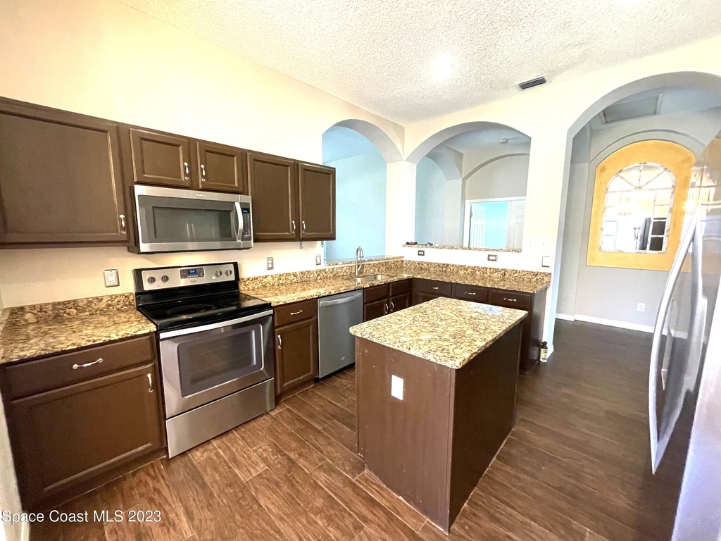 1600 Tailfeather Court - Photo 7
