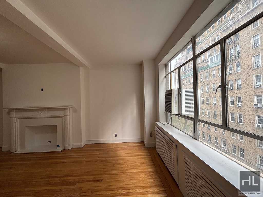 Fifth Avenue - Photo 2