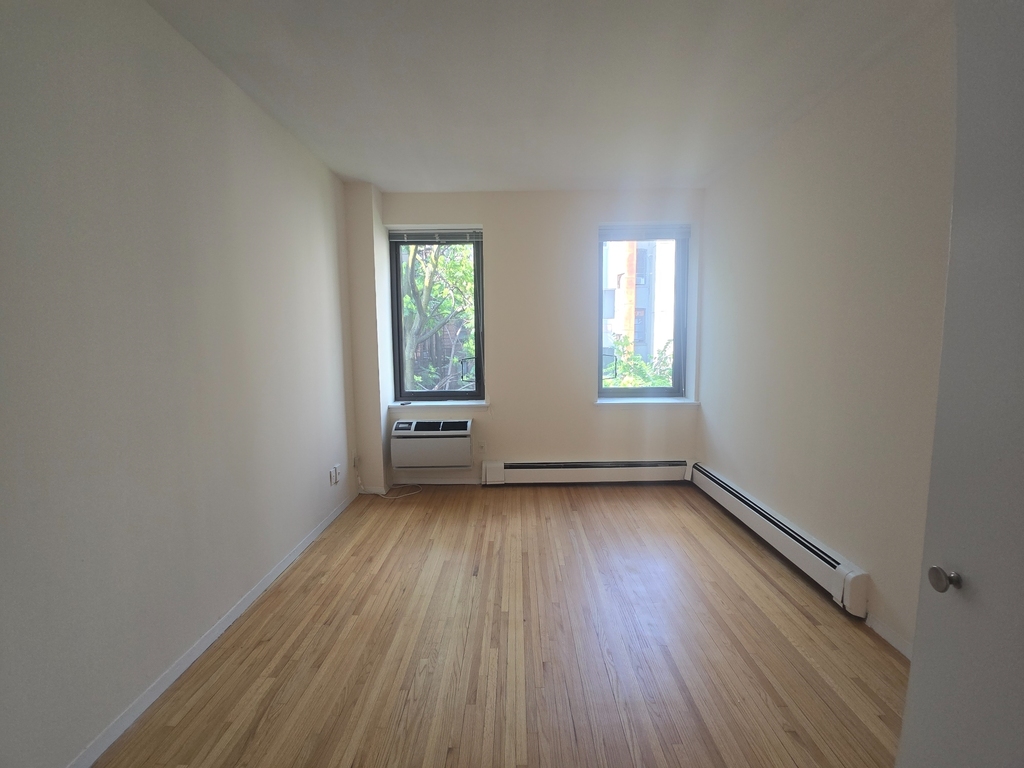 West 52nd St Between 8th/9th Avenues - Photo 12