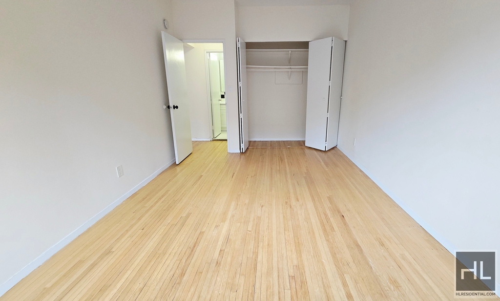 West 52nd Street - Photo 1