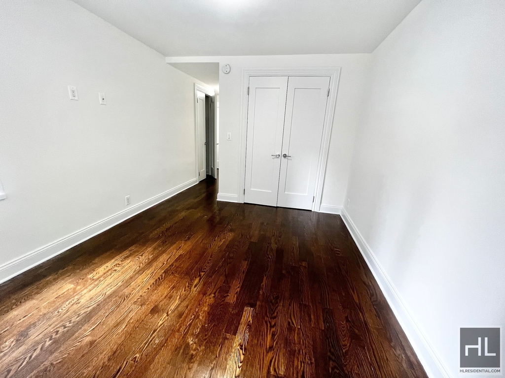 East 56 Street - Photo 4