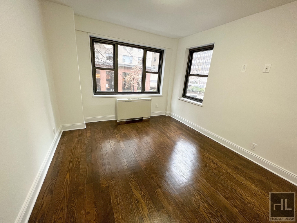 East 56 Street - Photo 2