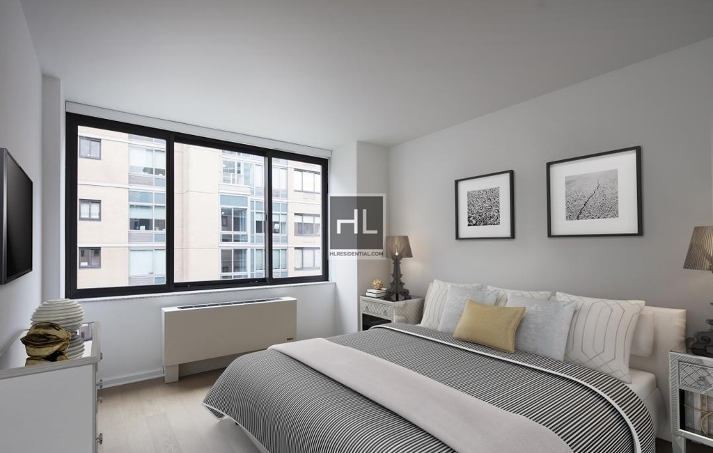 West 42nd Street - Photo 1