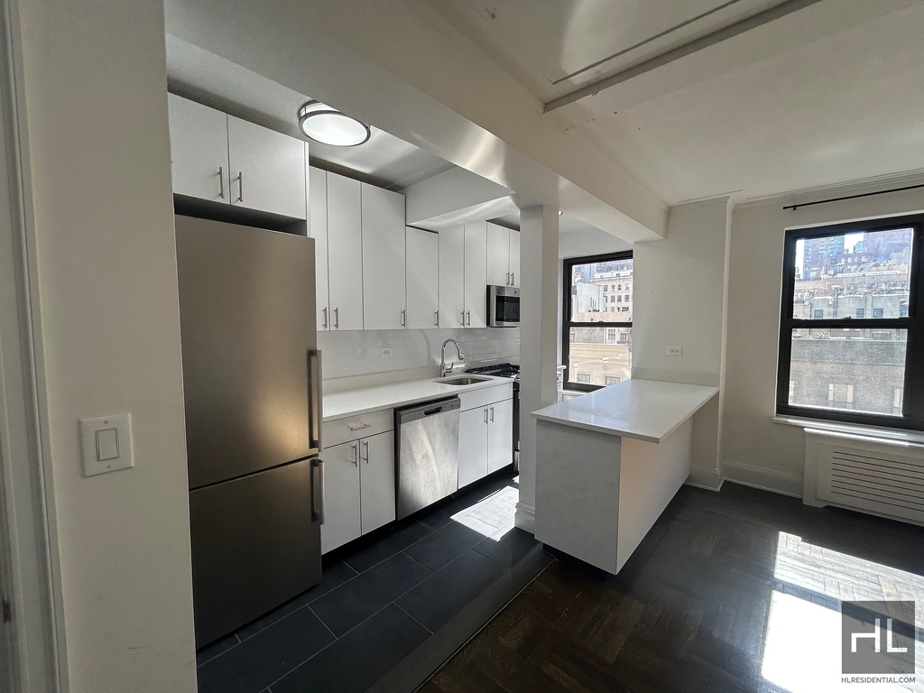 East 38 Street - Photo 3