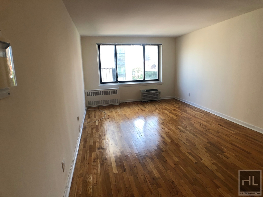 York Avenue - Photo 2