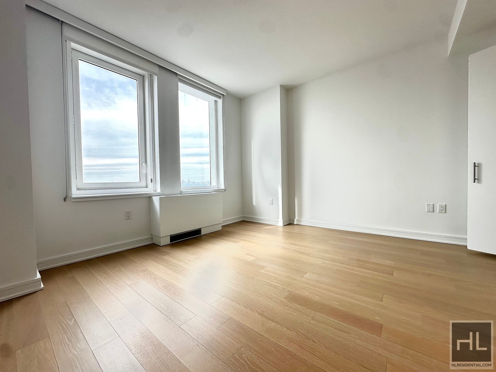 West 38th Street - Photo 2