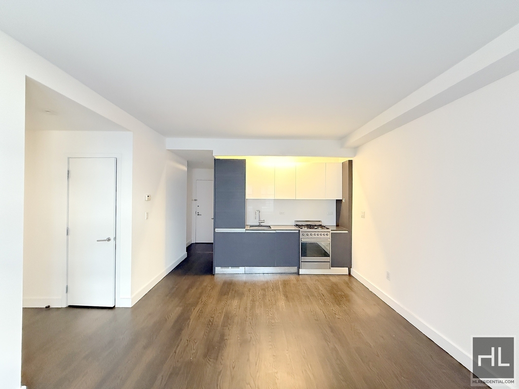 666 West End Avenue - Photo 2