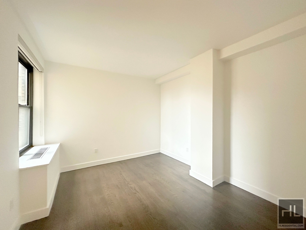 666 West End Avenue - Photo 5