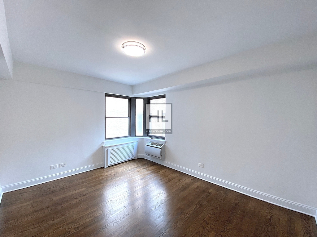 East 57th Street - Photo 4