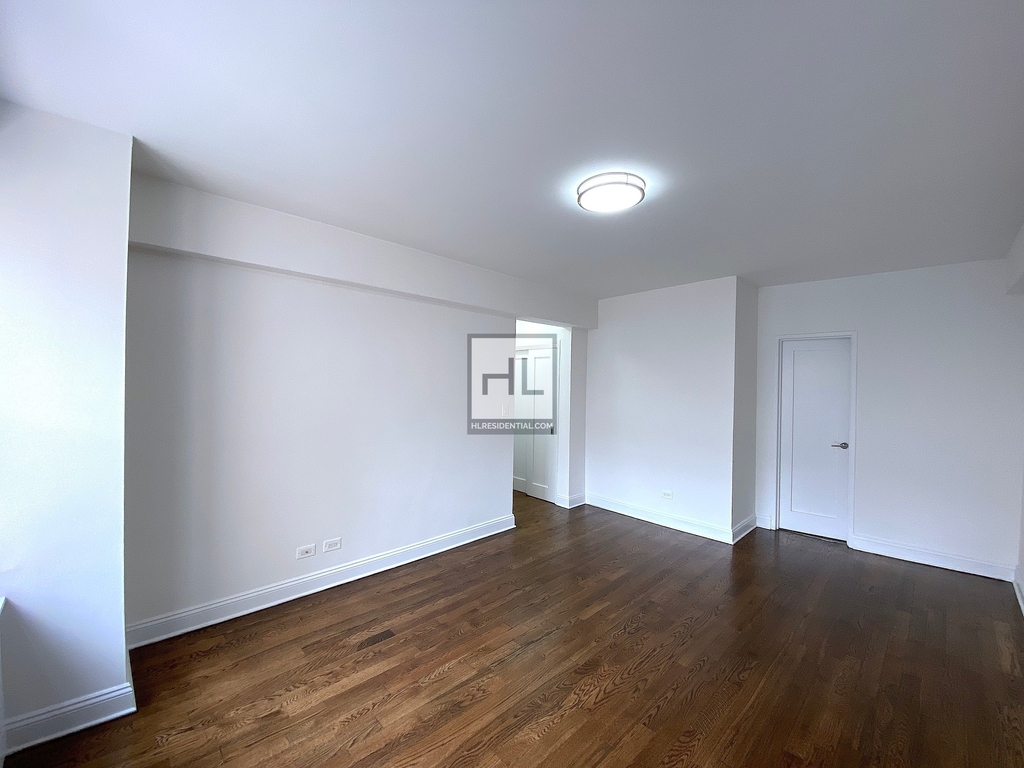 East 57th Street - Photo 3