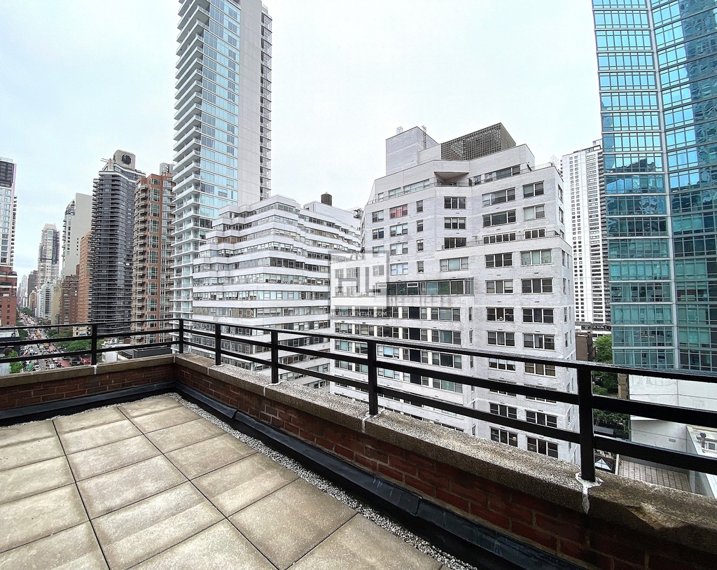 East 57th Street - Photo 6