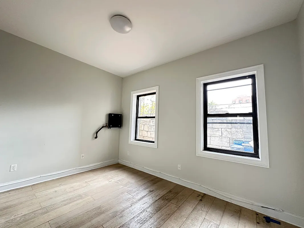 211 Johnson Avenue - Photo 4