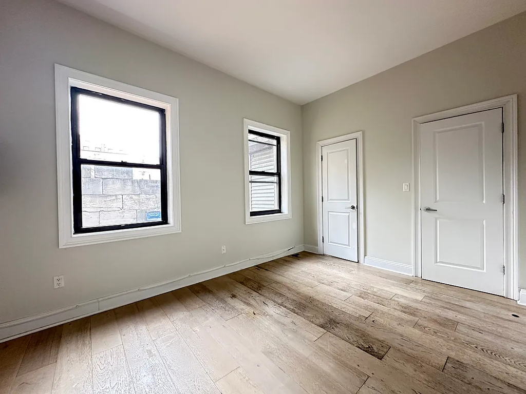 211 Johnson Avenue - Photo 2