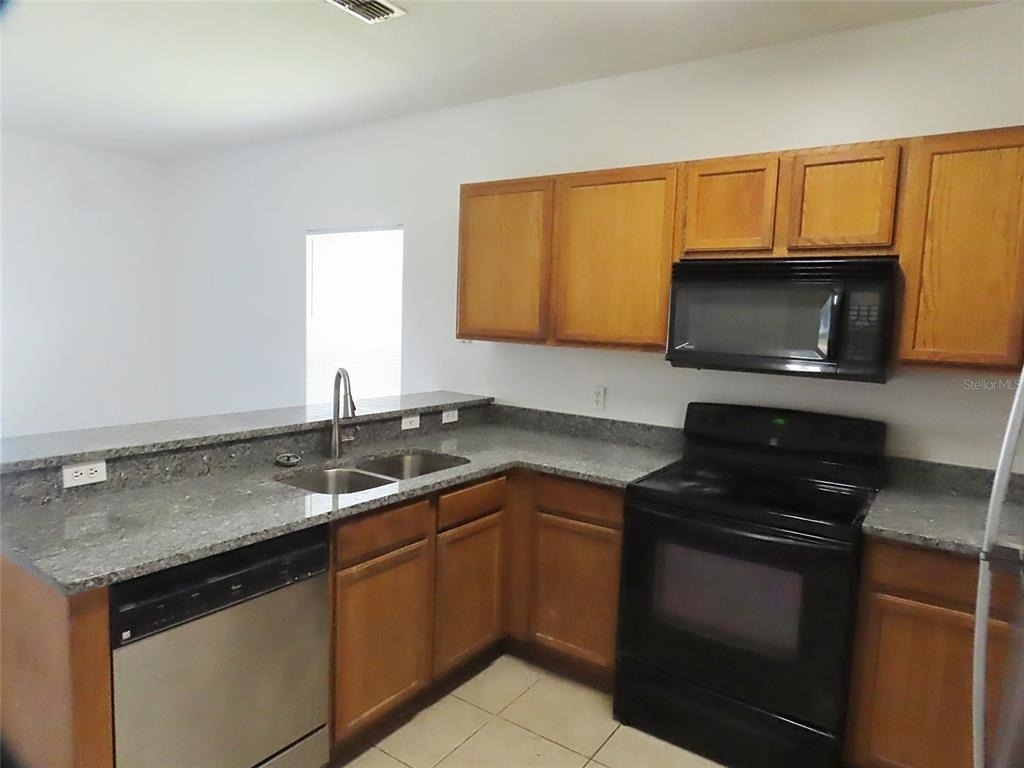 427 Wilton Circle - Photo 4