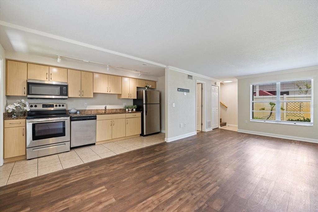 960 Highland Street - Photo 2