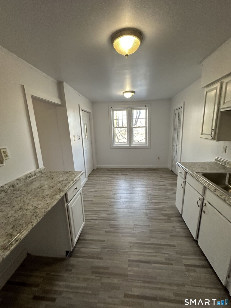 210 Derby Avenue - Photo 9