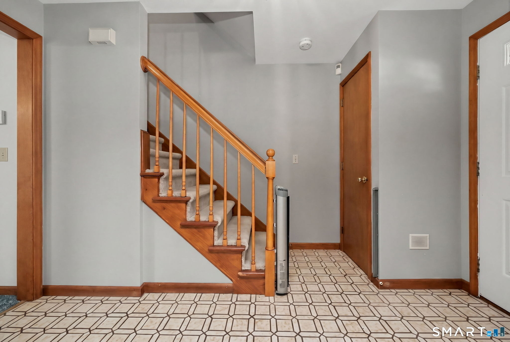 275 York Street - Photo 3