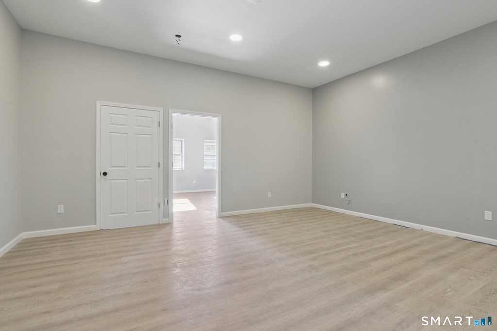 215-219 Bank Street - Photo 18