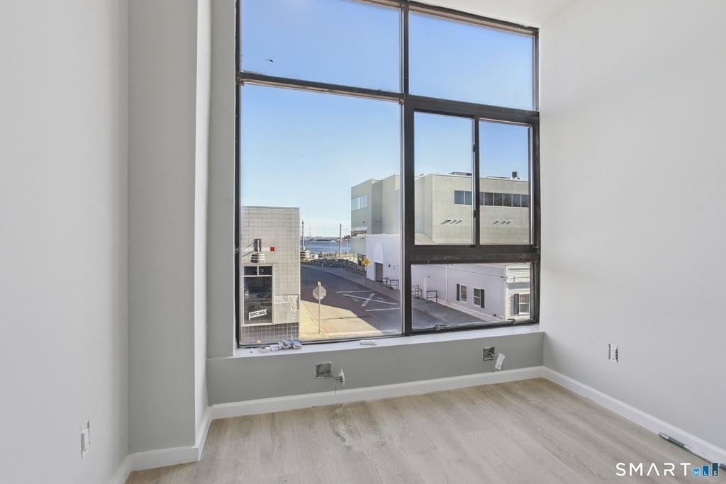215-219 Bank Street - Photo 9