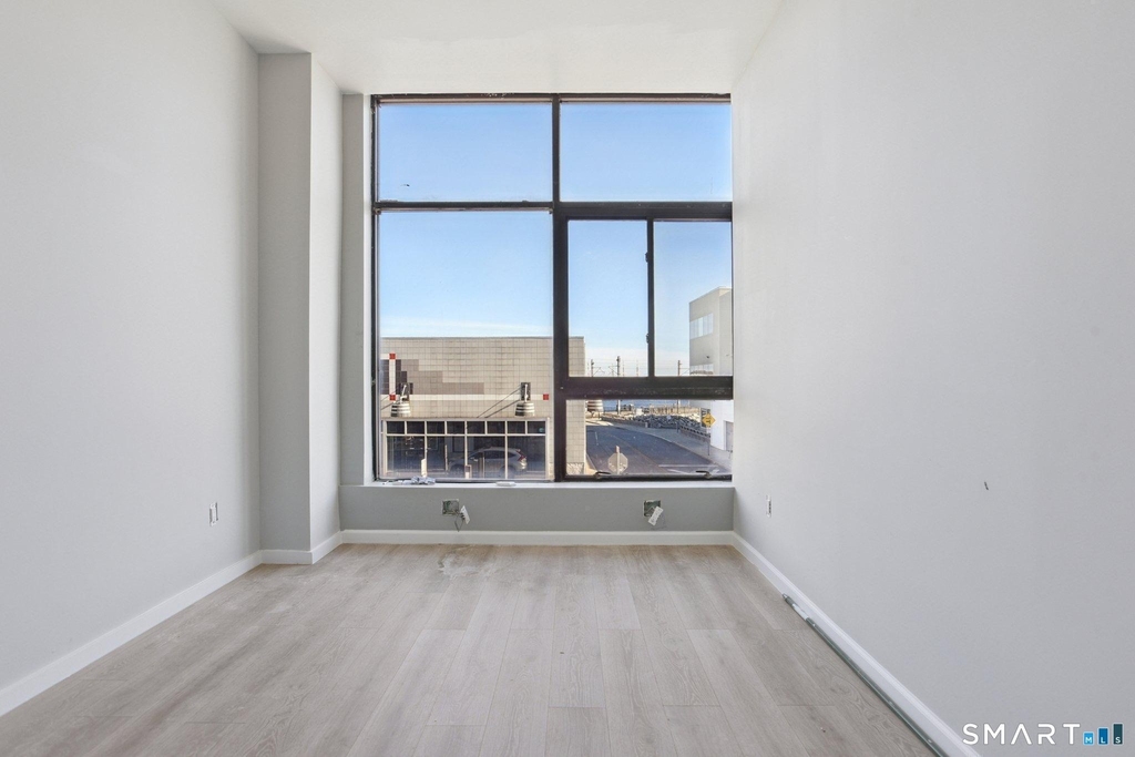 215-219 Bank Street - Photo 10