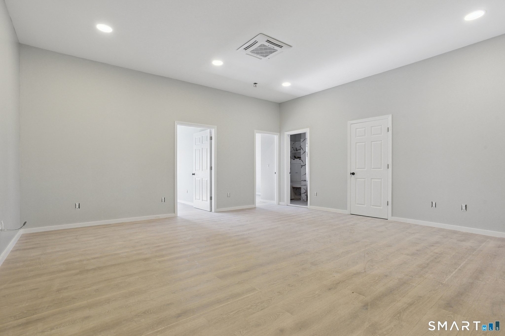 215-219 Bank Street - Photo 3