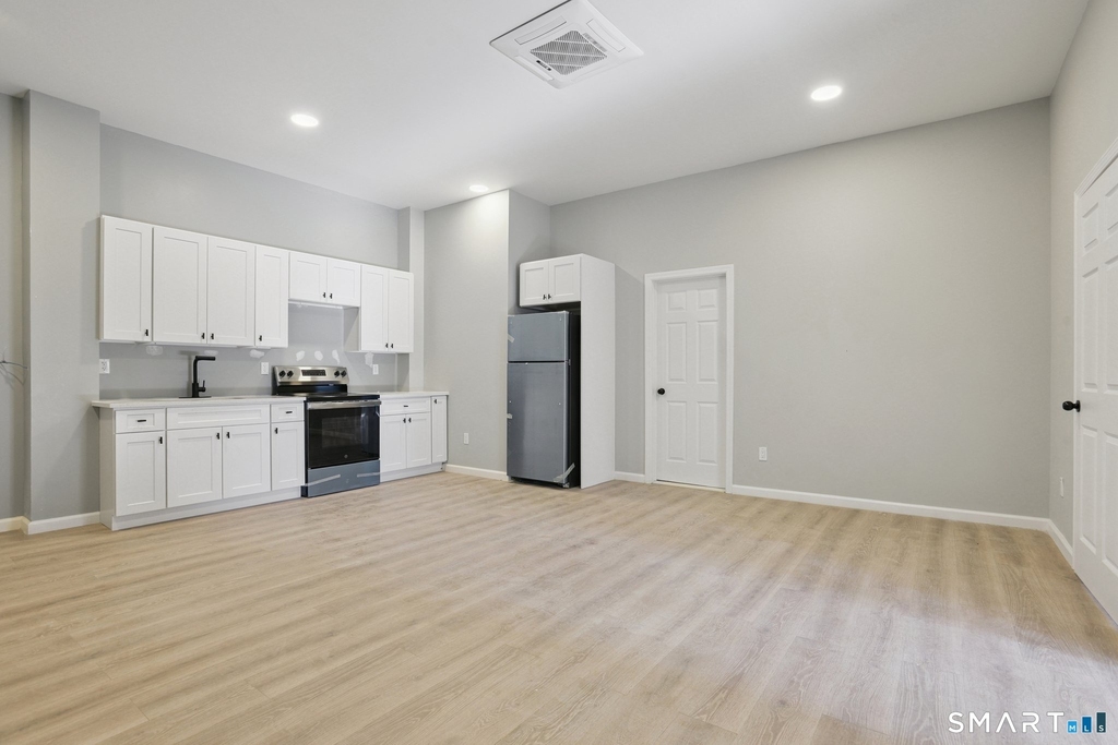215-219 Bank Street - Photo 21