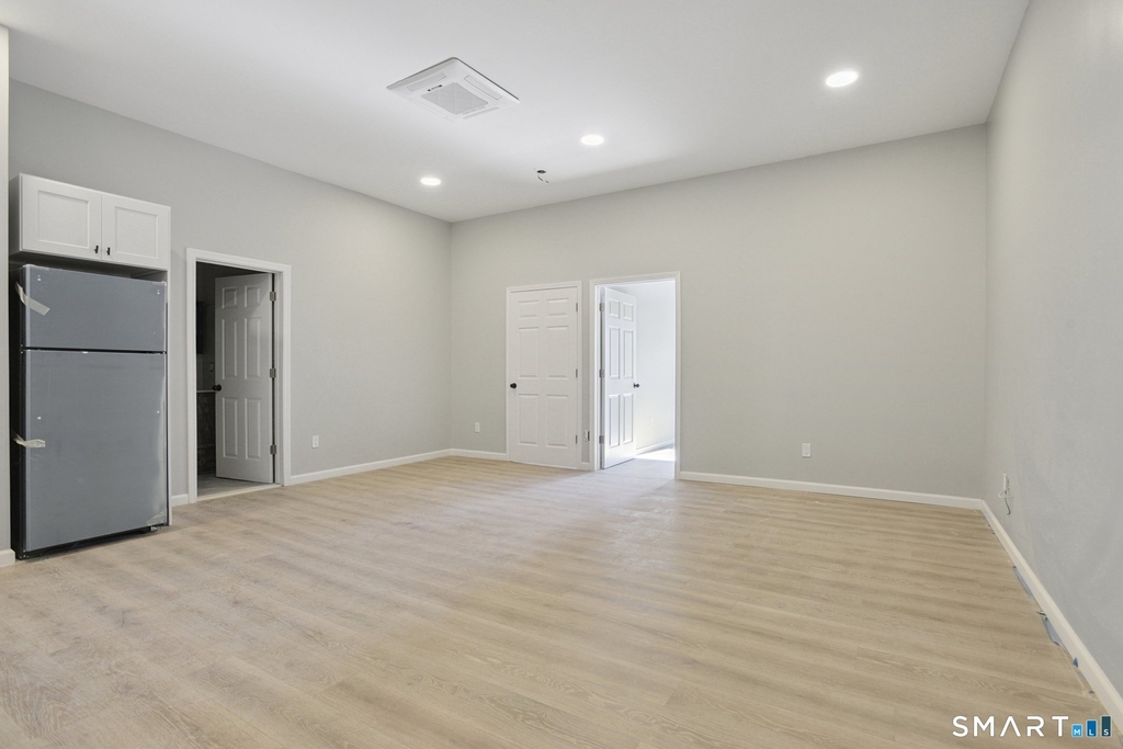 215 Bank Street - Photo 11