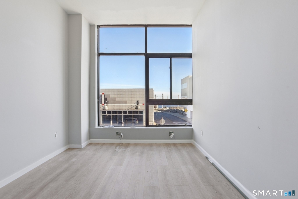 215 Bank Street - Photo 9