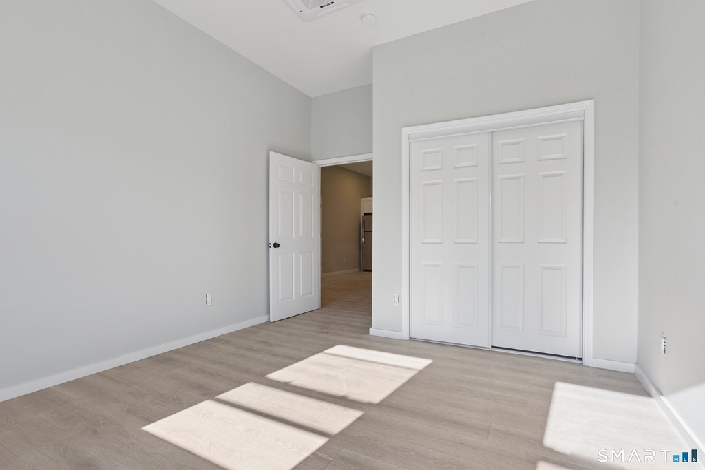 215 Bank Street - Photo 5