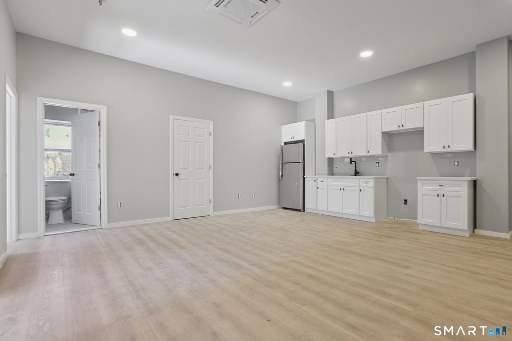 215 Bank Street - Photo 19