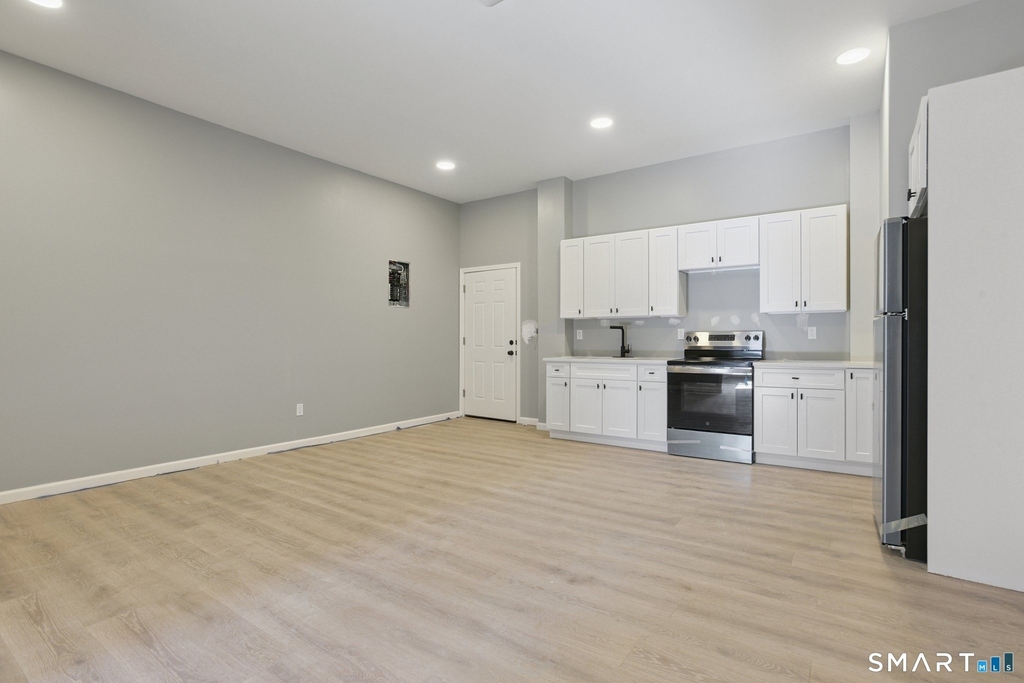 215 Bank Street - Photo 13