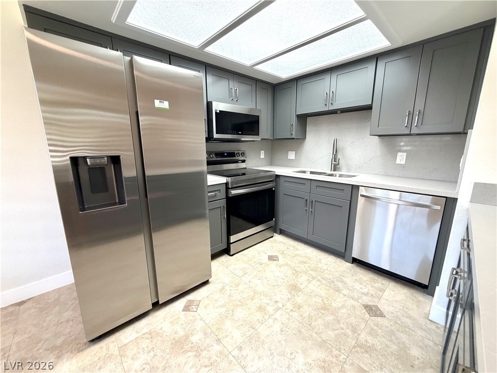 920 Rockview Drive - Photo 5