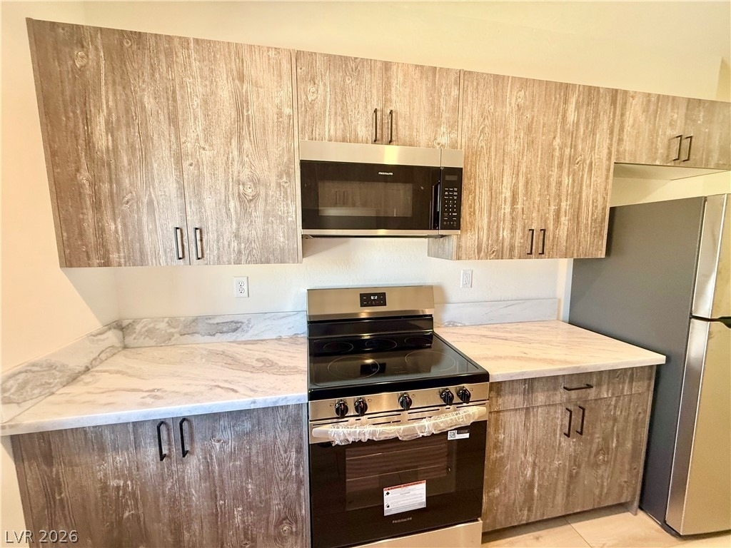 461 E Comstock Street - Photo 3