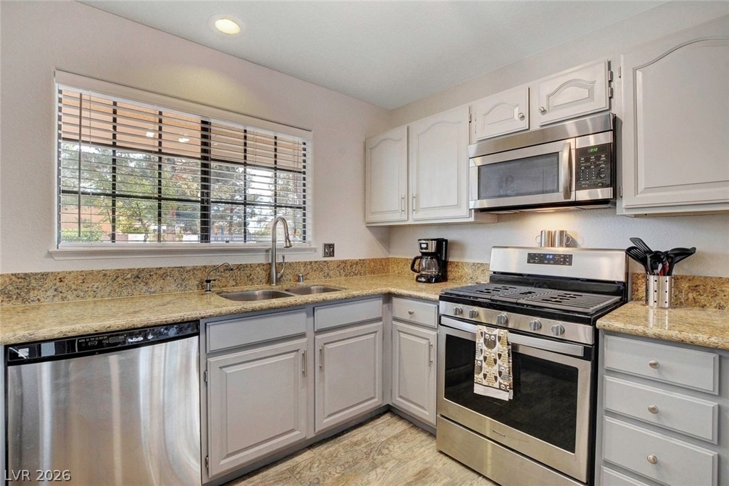 2851 Valley View Boulevard - Photo 2