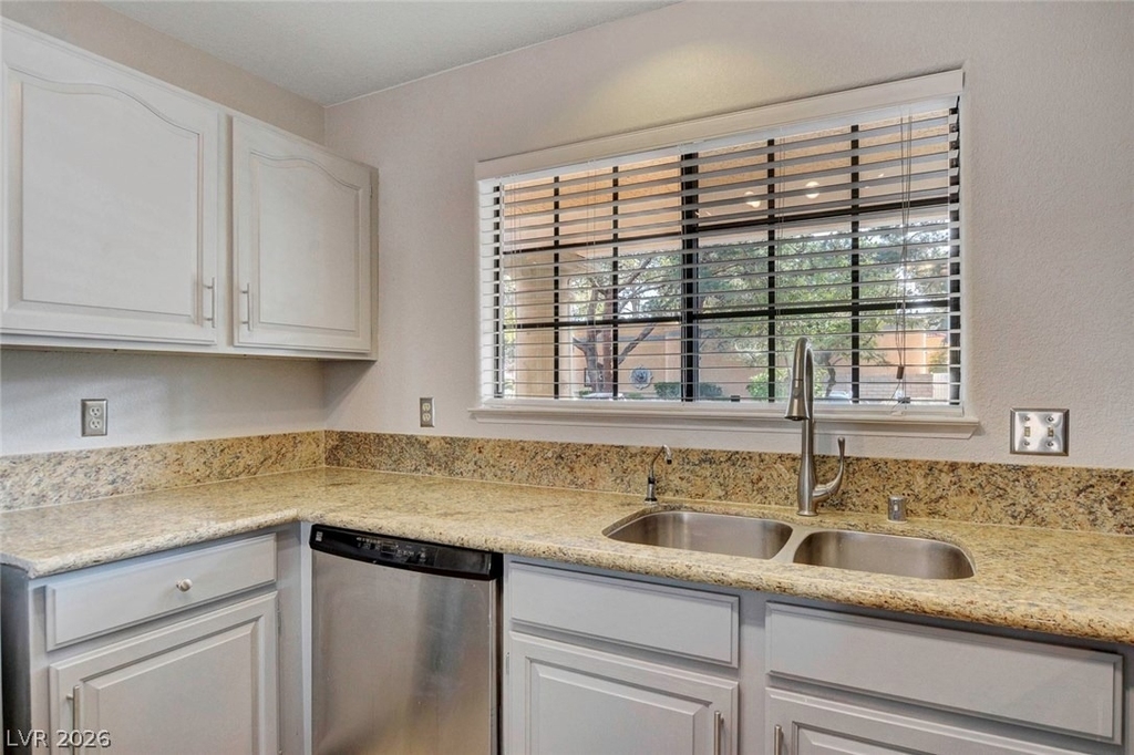 2851 Valley View Boulevard - Photo 3