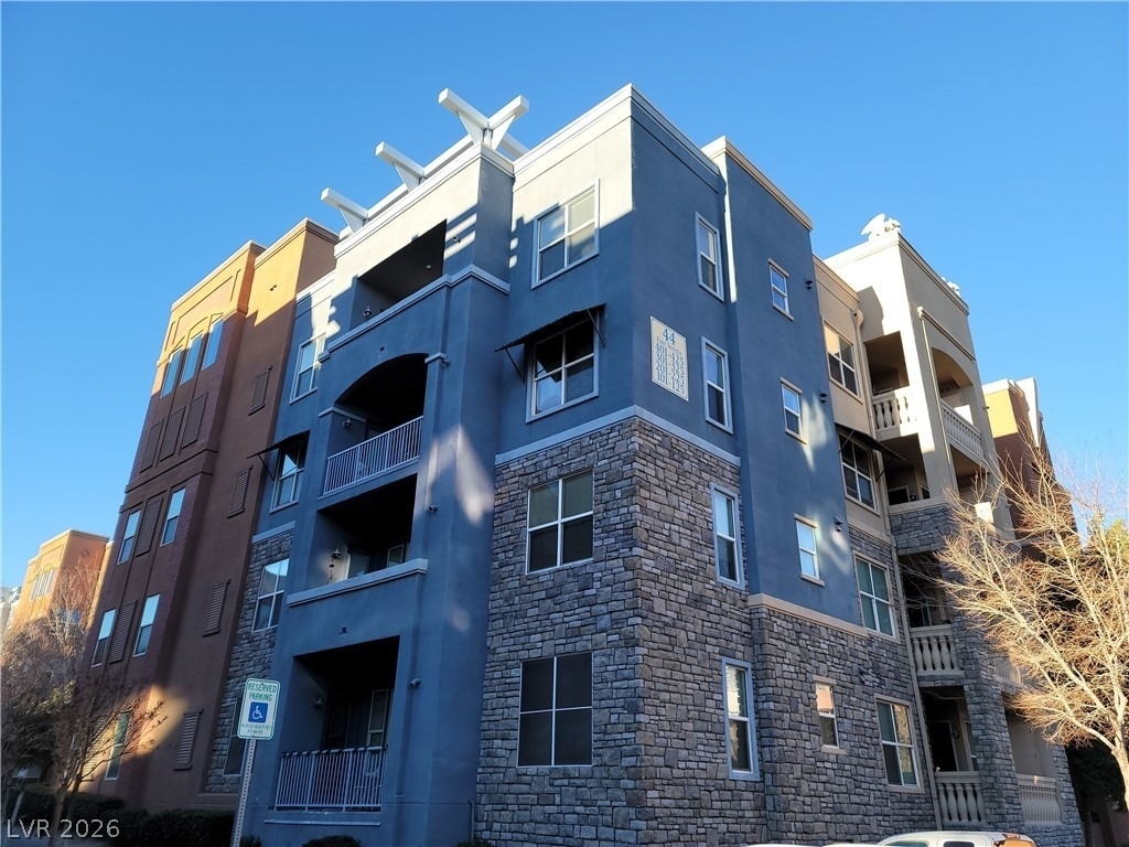 44 E Serene Avenue - Photo 0