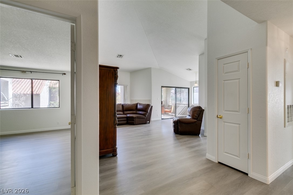 5054 S Rainbow Boulevard - Photo 3