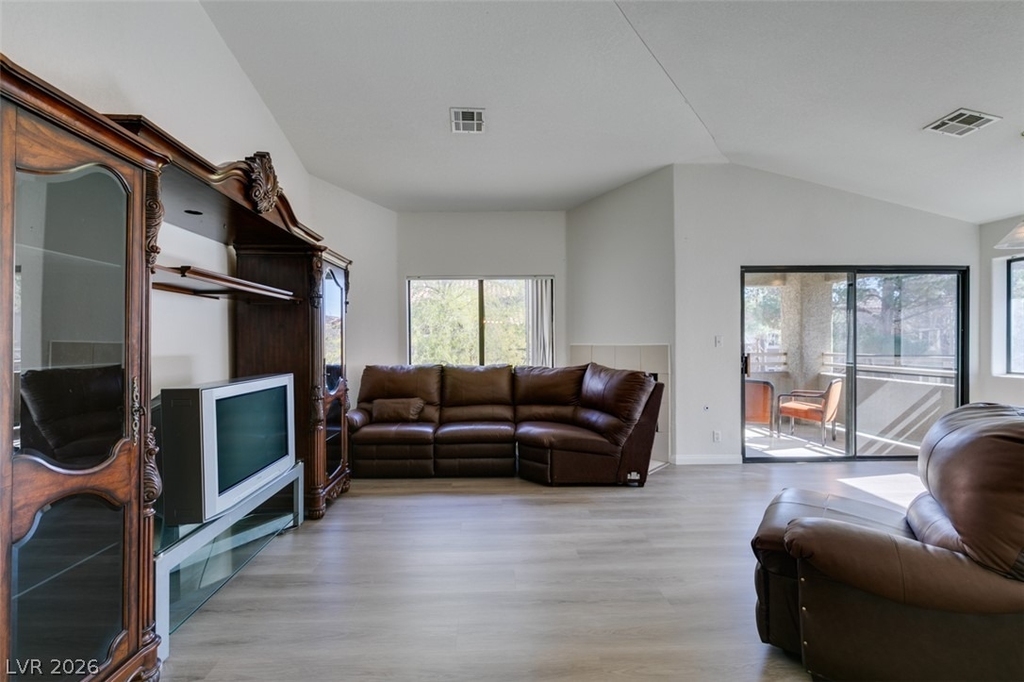 5054 S Rainbow Boulevard - Photo 7