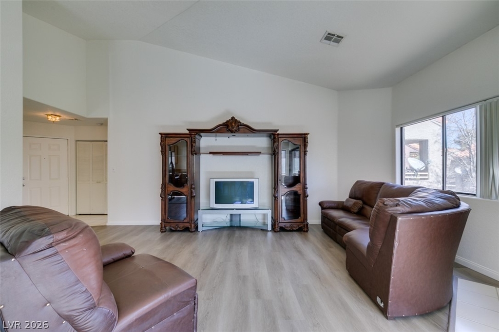 5054 S Rainbow Boulevard - Photo 10