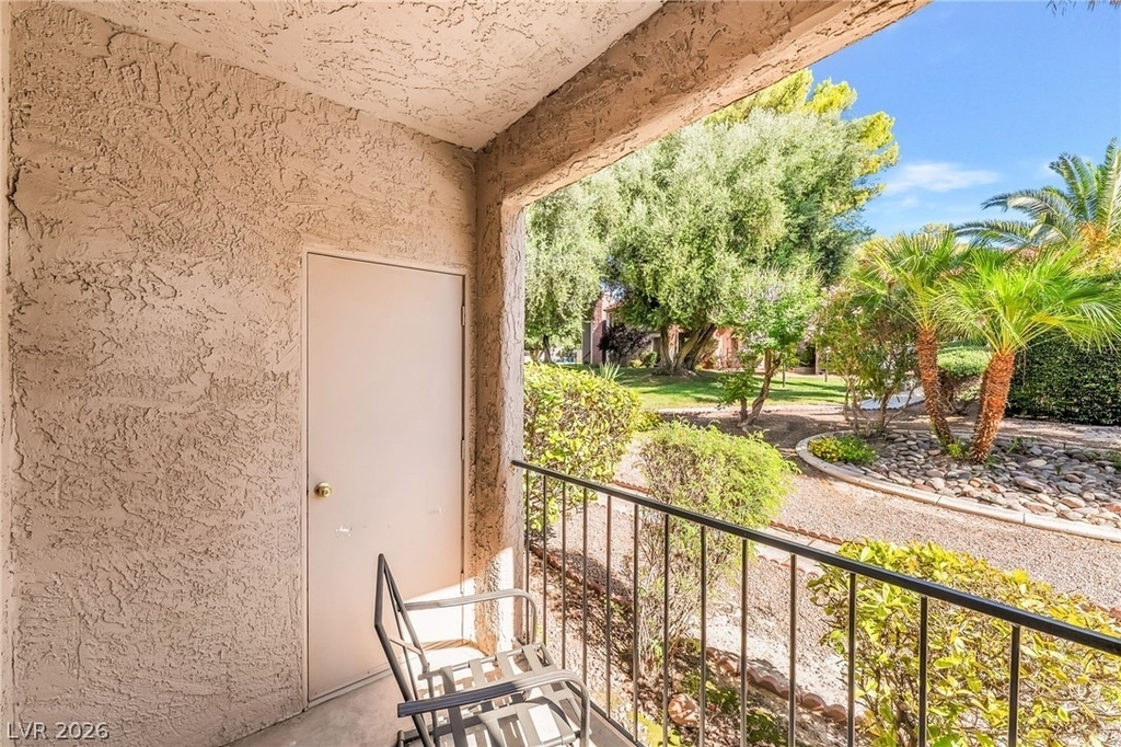 5576 W Rochelle Avenue - Photo 24