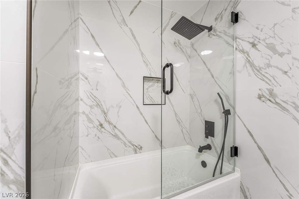5576 W Rochelle Avenue - Photo 3