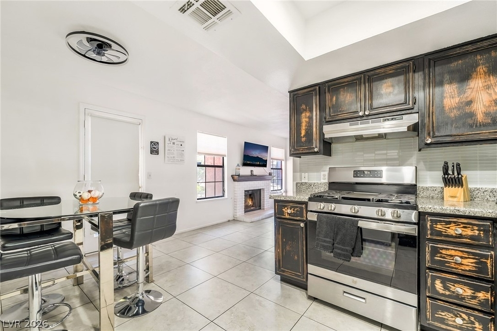 5576 W Rochelle Avenue - Photo 1